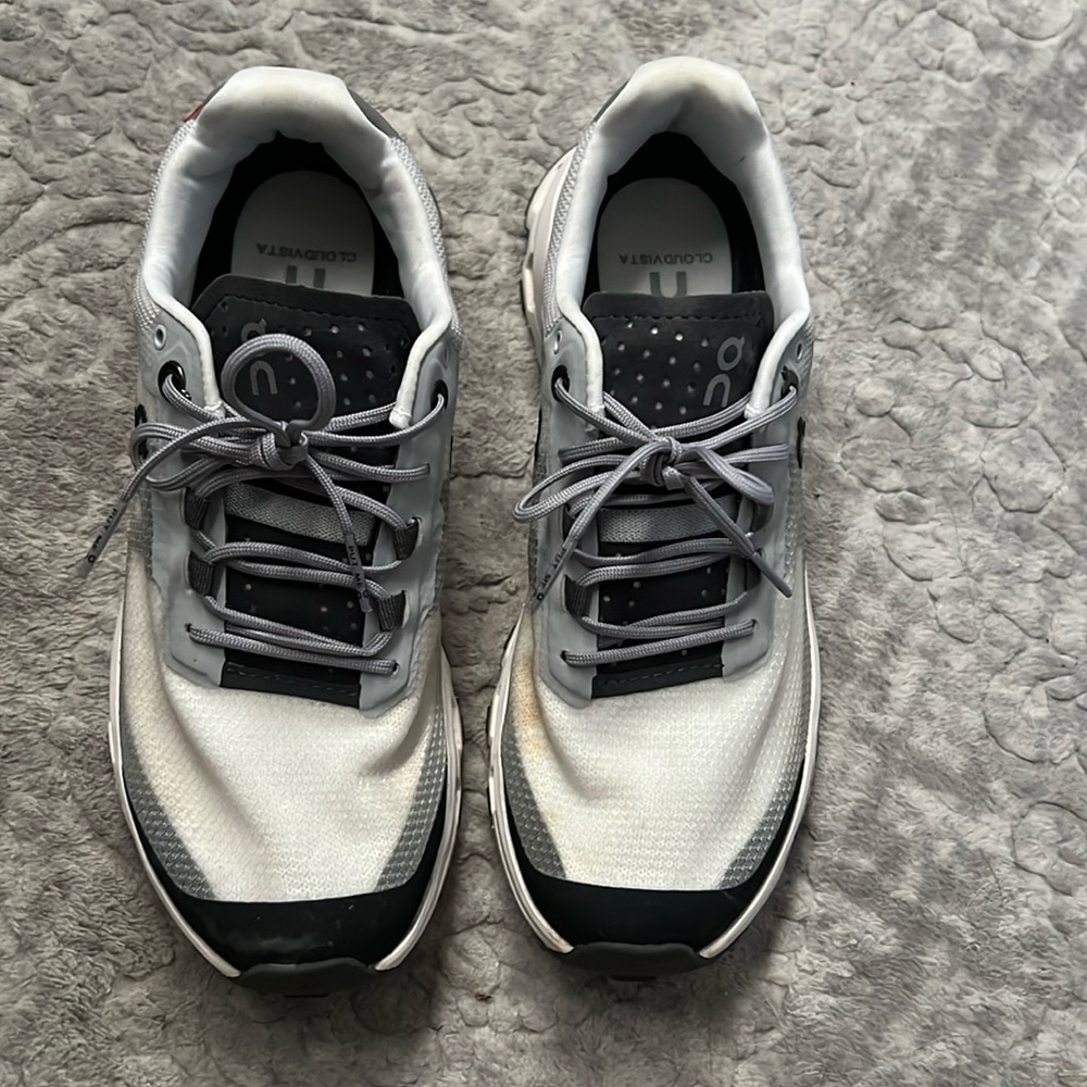 women’s on clouds size 6